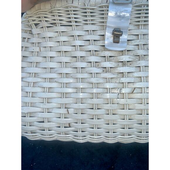 VINTAGE 50's/60's WICKER, MOTHER OF PEARL & LUCITE BASKETWEAVE FRAME HANDBAG - Picture 8 of 13